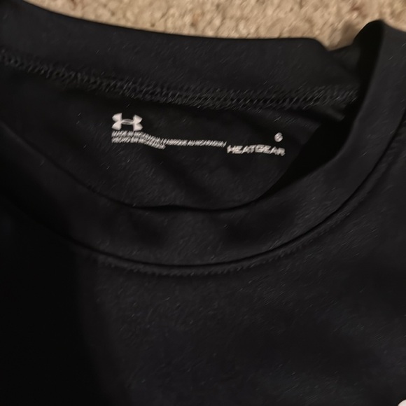 Boys UA tshirt - Picture 3 of 6